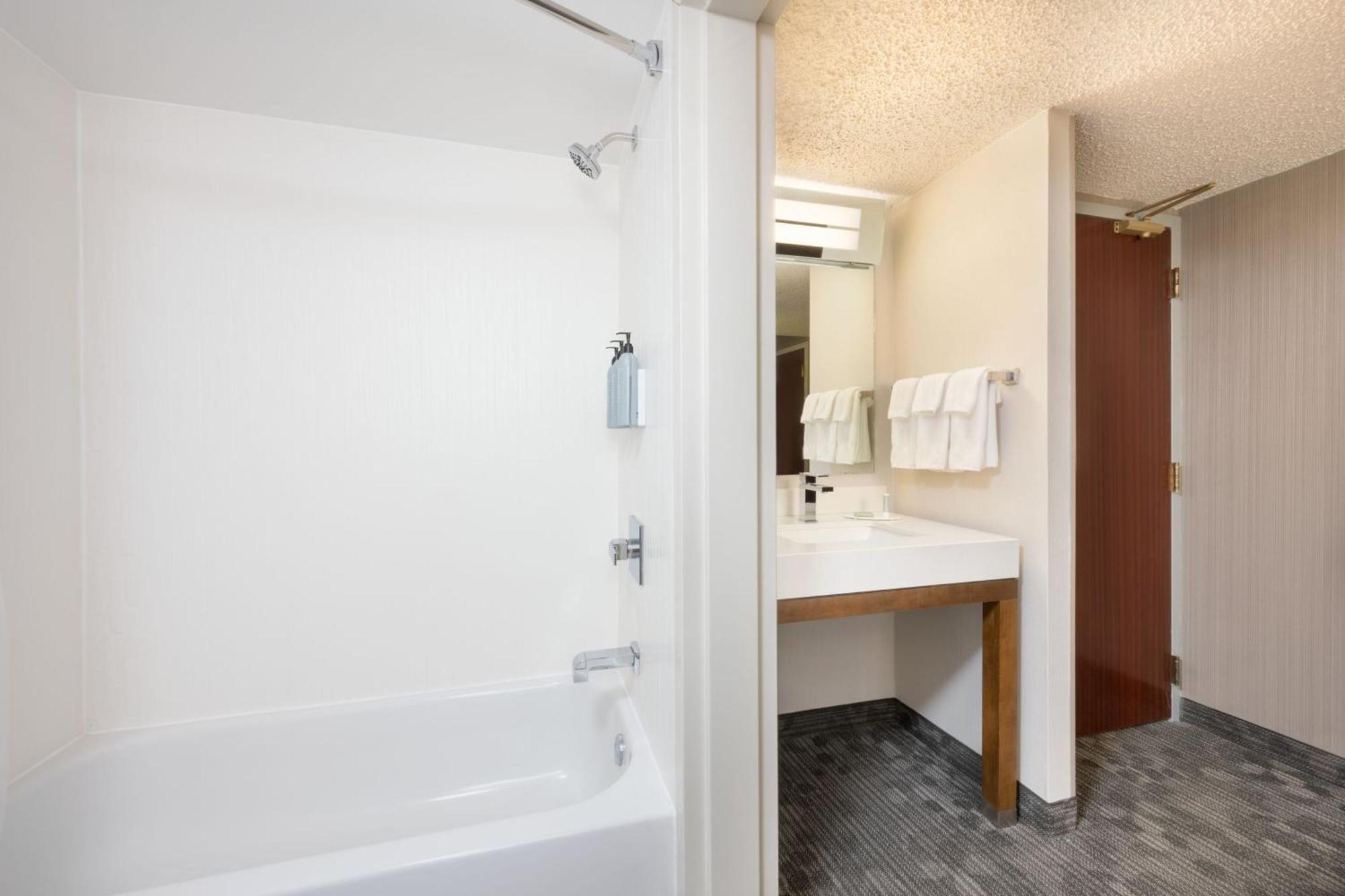 Courtyard Greenville-Spartanburg Airport Экстерьер фото